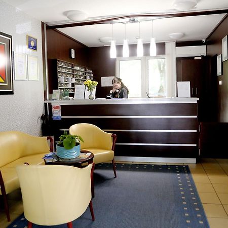 דברצן Auguszta Hotel מראה חיצוני תמונה