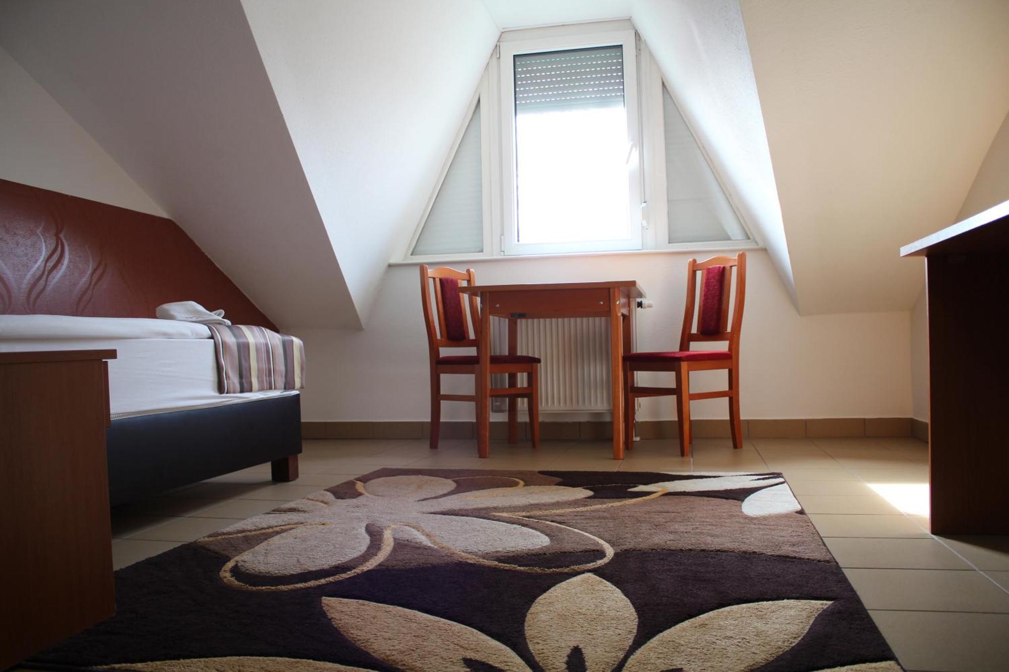 דברצן Auguszta Hotel מראה חיצוני תמונה