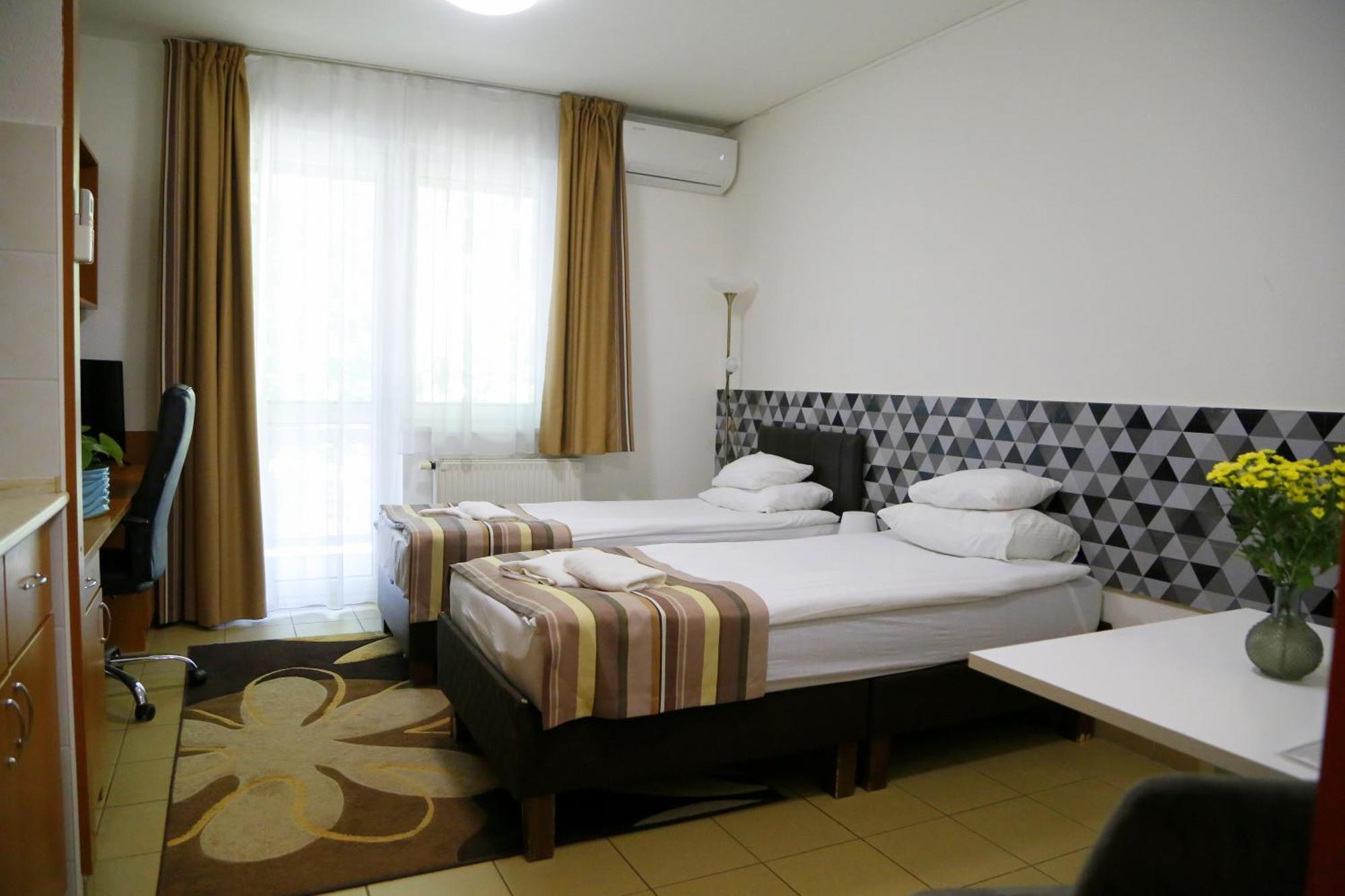 דברצן Auguszta Hotel מראה חיצוני תמונה