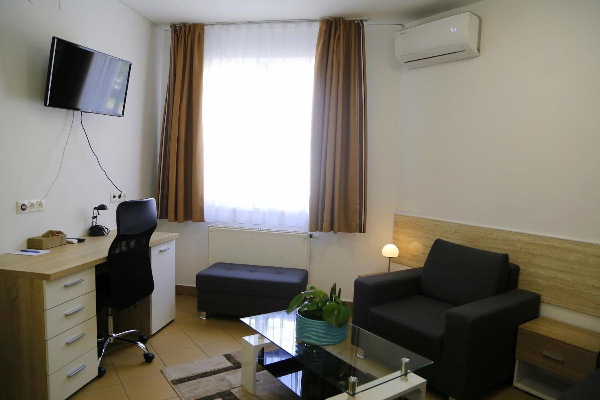 דברצן Auguszta Hotel מראה חיצוני תמונה