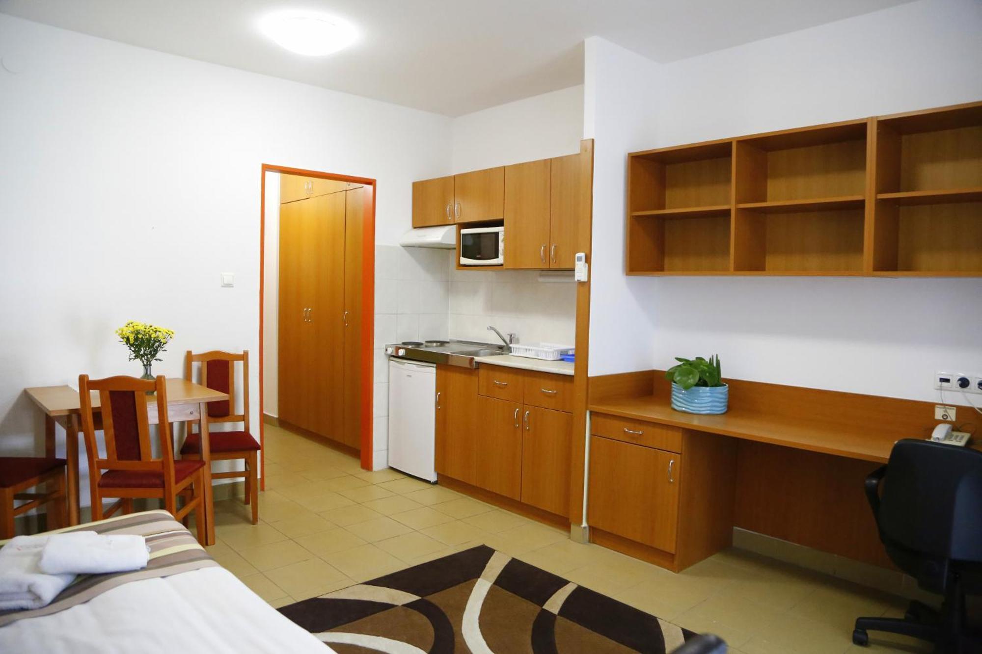 דברצן Auguszta Hotel מראה חיצוני תמונה