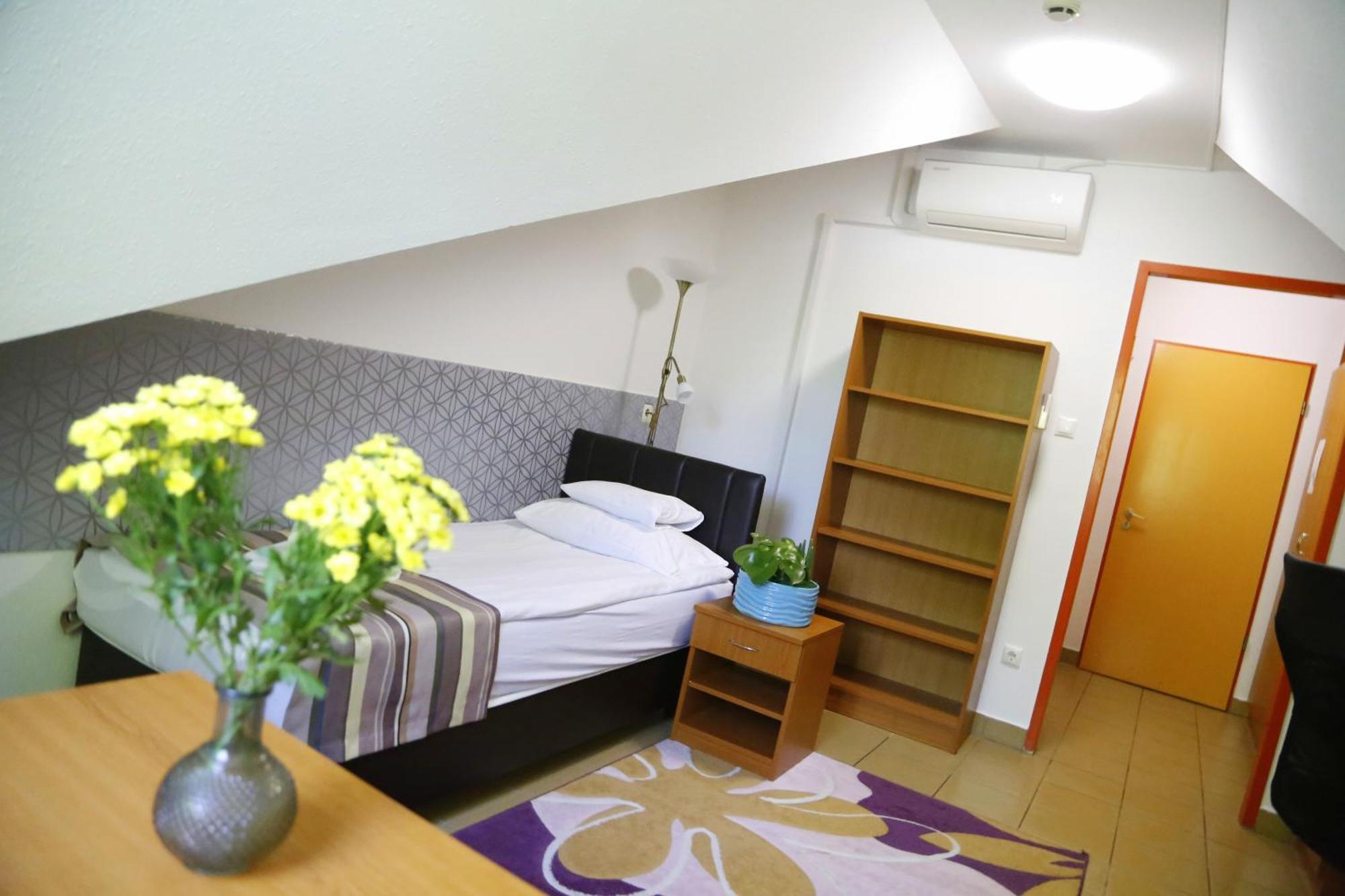 דברצן Auguszta Hotel מראה חיצוני תמונה