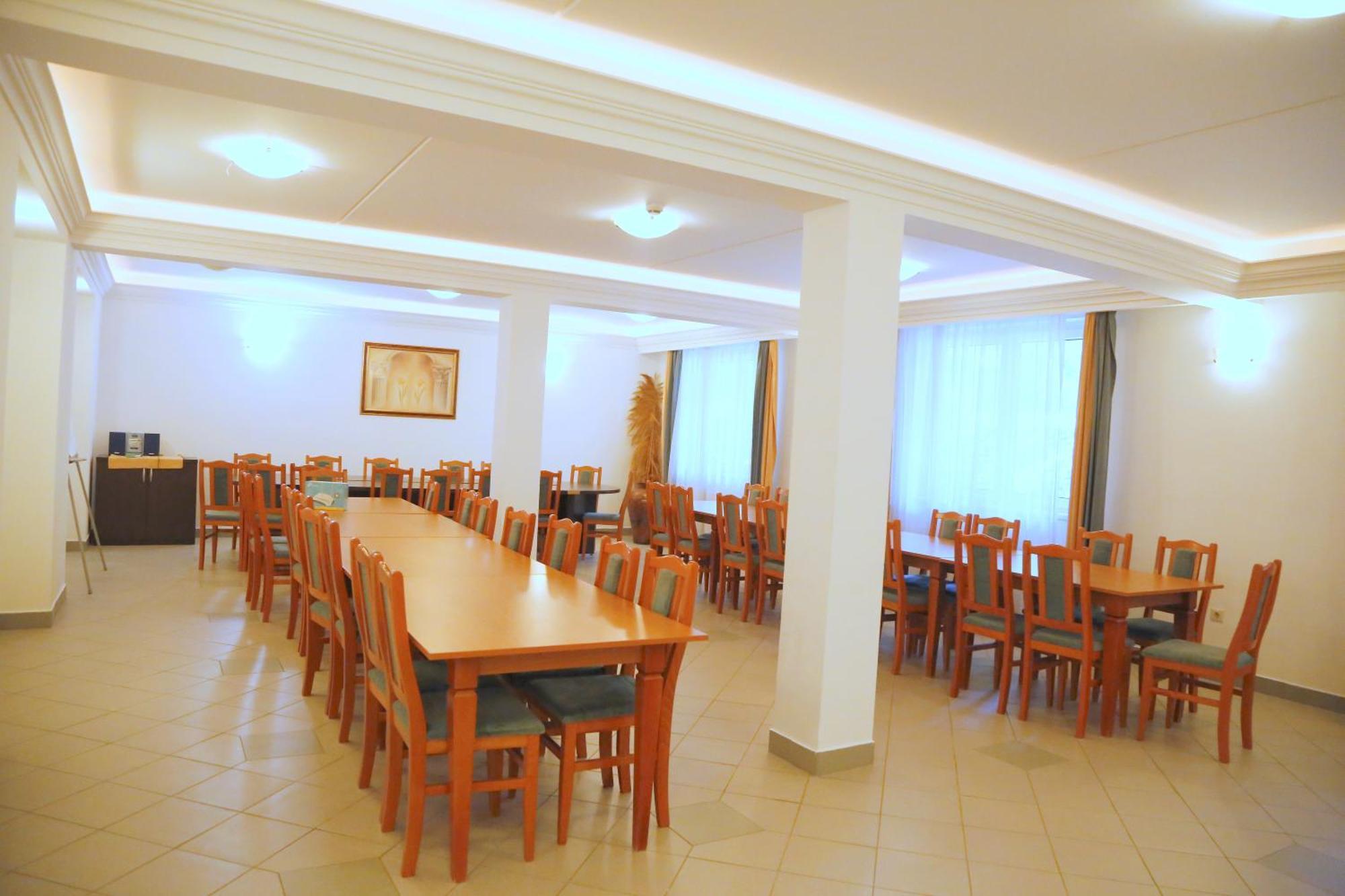דברצן Auguszta Hotel מראה חיצוני תמונה