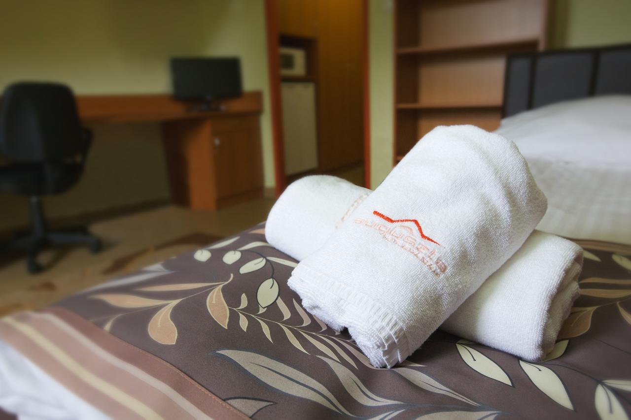דברצן Auguszta Hotel מראה חיצוני תמונה