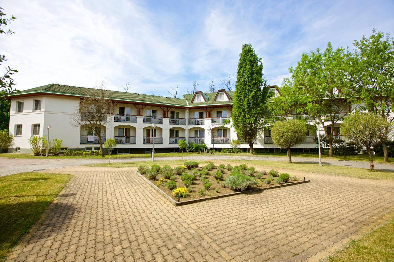 דברצן Auguszta Hotel מראה חיצוני תמונה