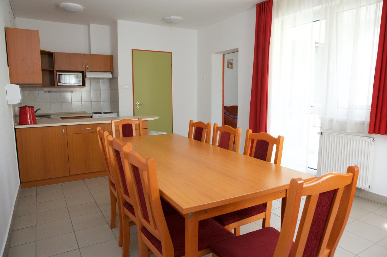 דברצן Auguszta Hotel מראה חיצוני תמונה