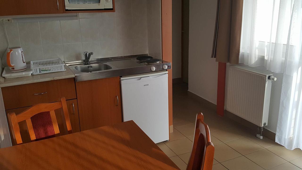 דברצן Auguszta Hotel מראה חיצוני תמונה