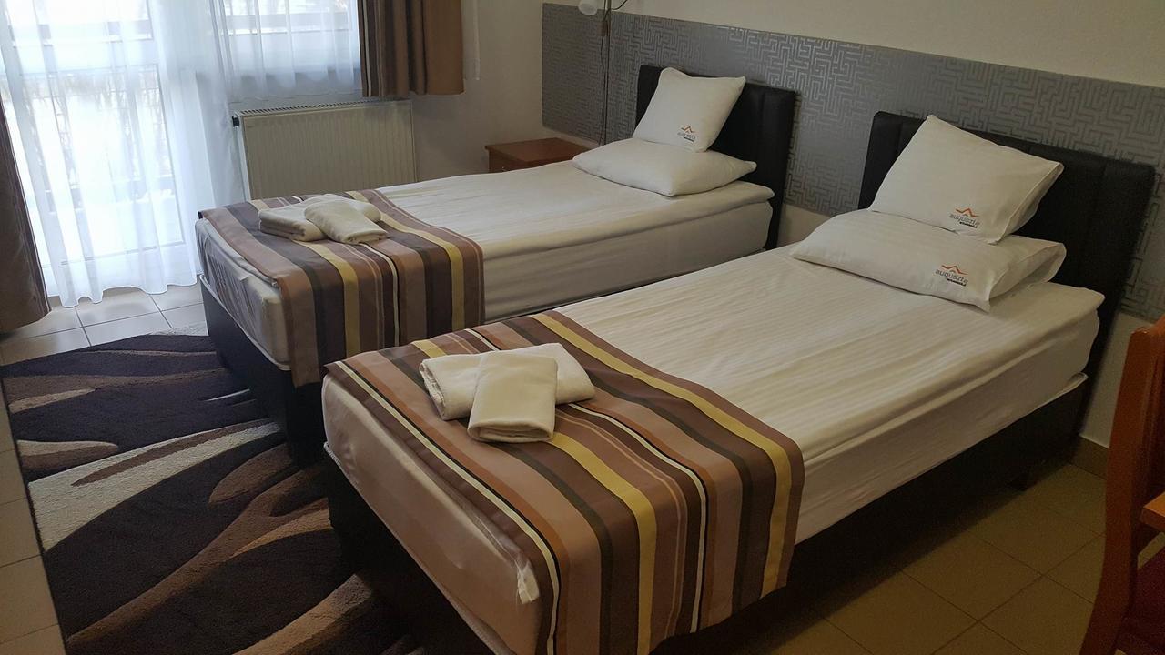 דברצן Auguszta Hotel מראה חיצוני תמונה