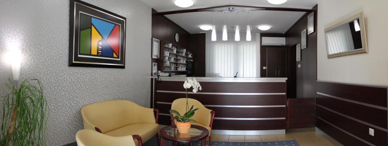 דברצן Auguszta Hotel מראה חיצוני תמונה