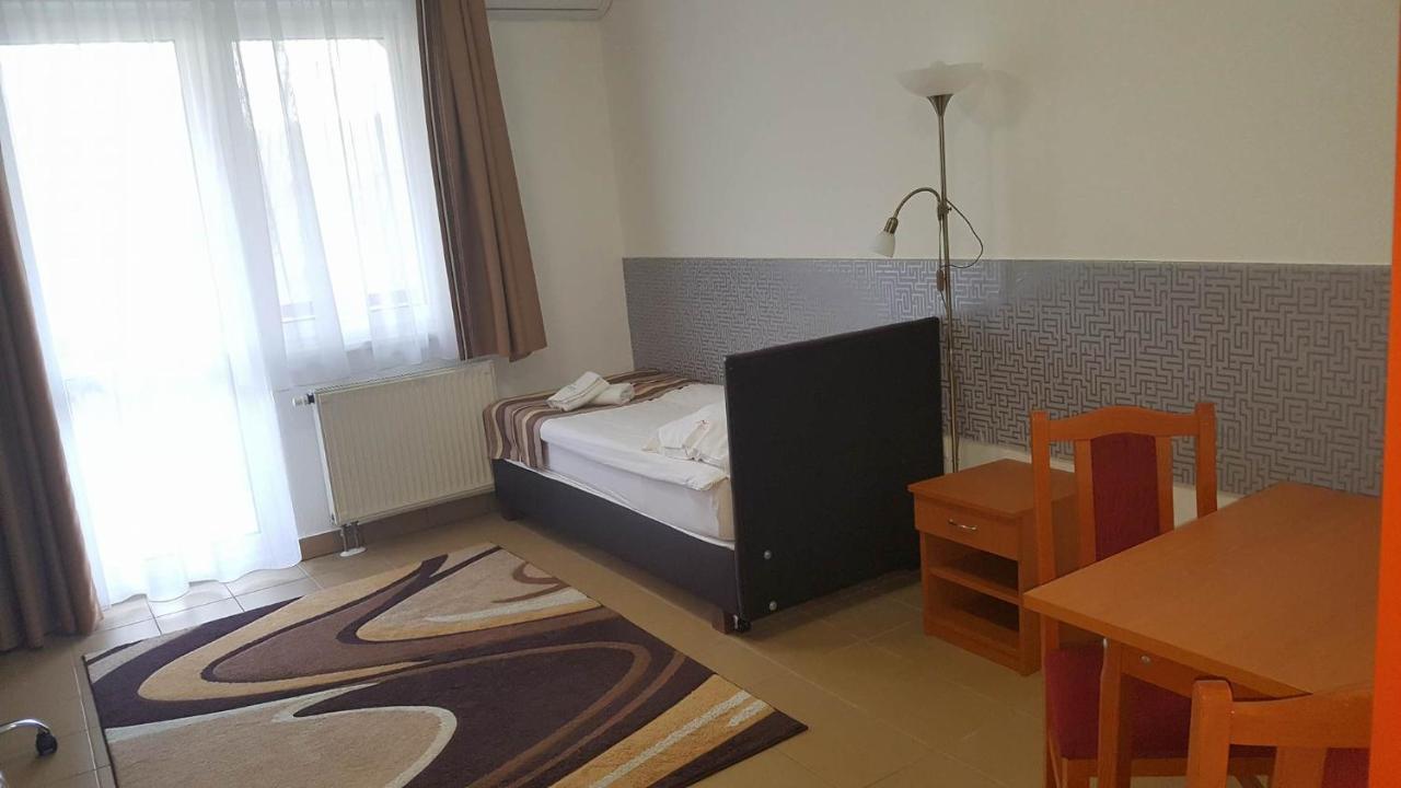דברצן Auguszta Hotel מראה חיצוני תמונה