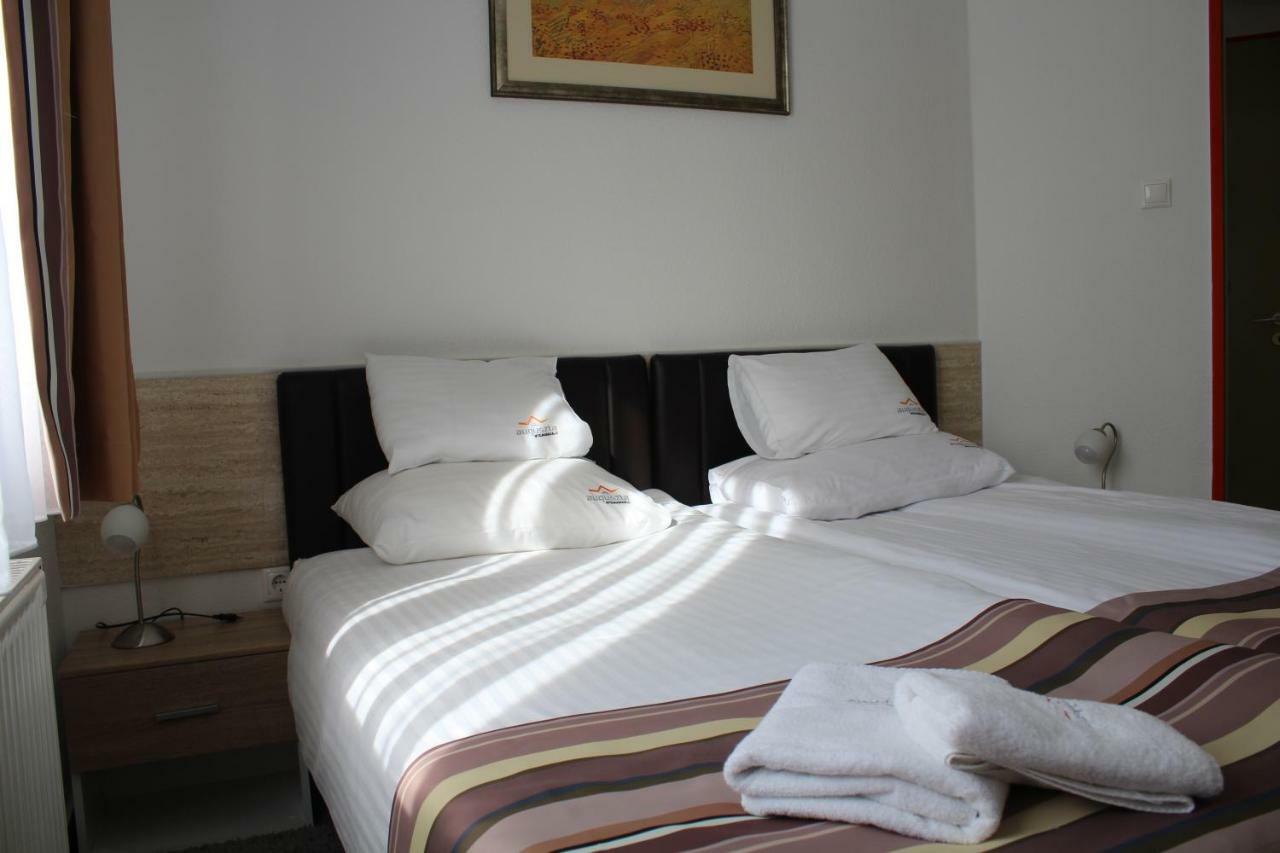 דברצן Auguszta Hotel מראה חיצוני תמונה