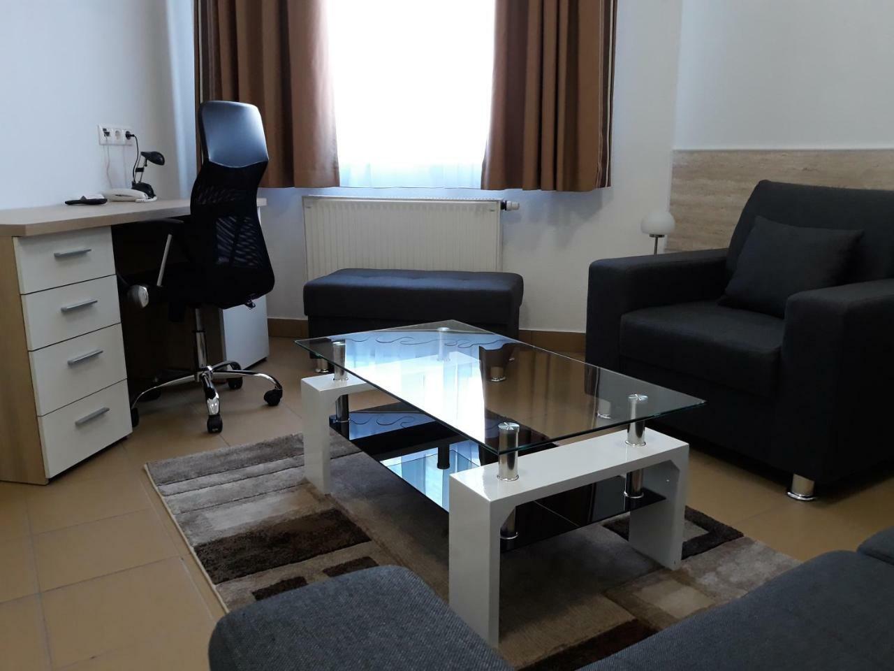 דברצן Auguszta Hotel מראה חיצוני תמונה